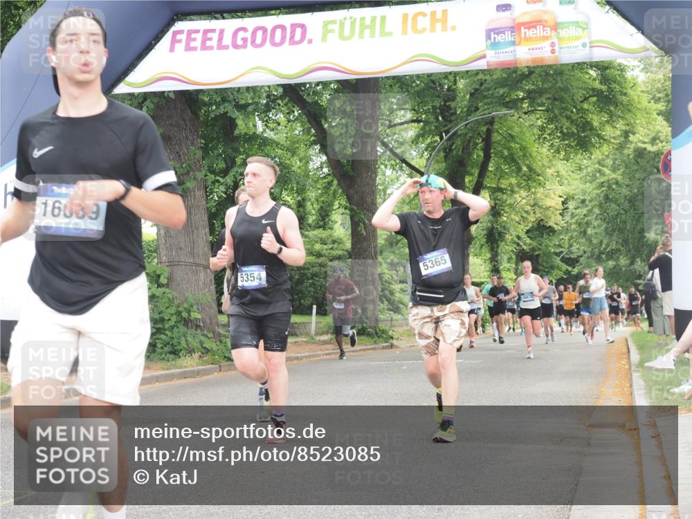 29.06.2025 - hella hamburg halbmarathon KatJ http://msf.ph/oto/8523085 29.06.2025 10:51:11 Zwischen KM18-KM19 2698, 5354, 5365, 8578 meine-sportfotos.de