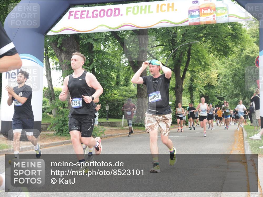 29.06.2025 - hella hamburg halbmarathon KatJ http://msf.ph/oto/8523101 29.06.2025 10:51:11 Zwischen KM18-KM19 2698, 5354, 5365, 8578 meine-sportfotos.de