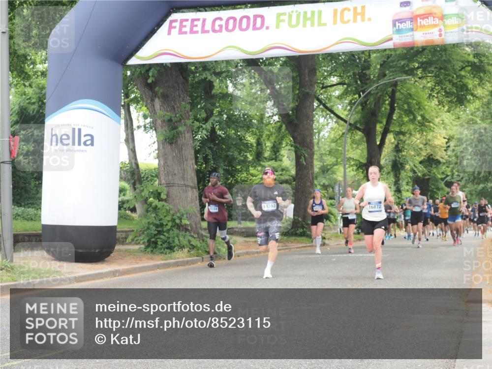 29.06.2025 - hella hamburg halbmarathon KatJ http://msf.ph/oto/8523115 29.06.2025 10:51:13 Zwischen KM18-KM19 5354, 5365, 8578 meine-sportfotos.de