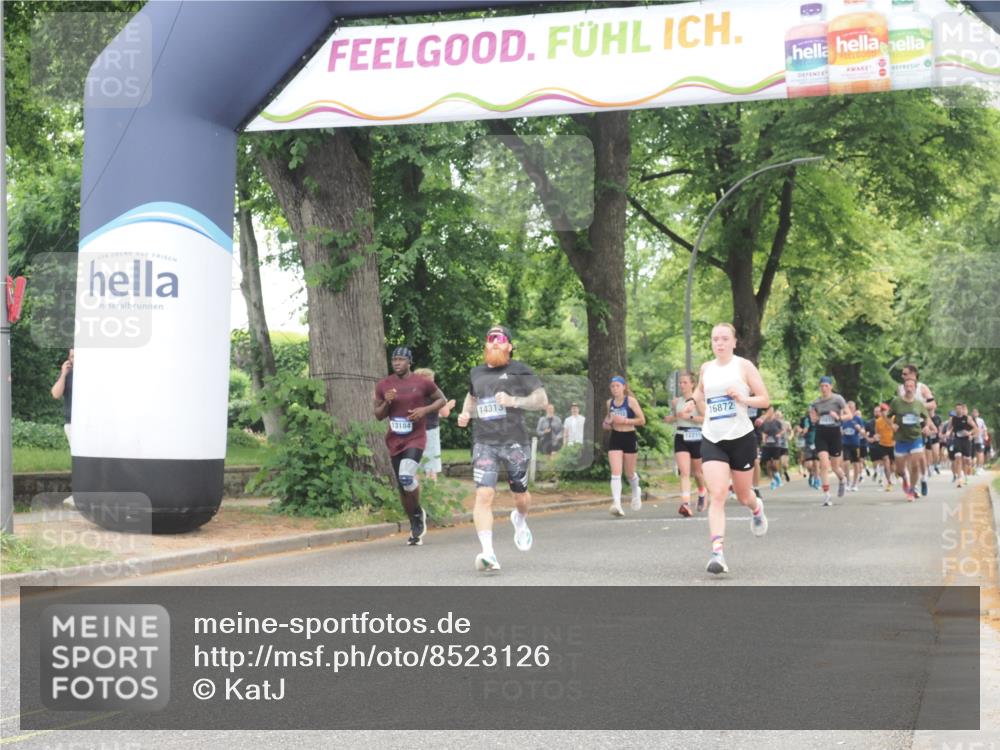 29.06.2025 - hella hamburg halbmarathon KatJ http://msf.ph/oto/8523126 29.06.2025 10:51:13 Zwischen KM18-KM19 5354, 5365, 8578 meine-sportfotos.de