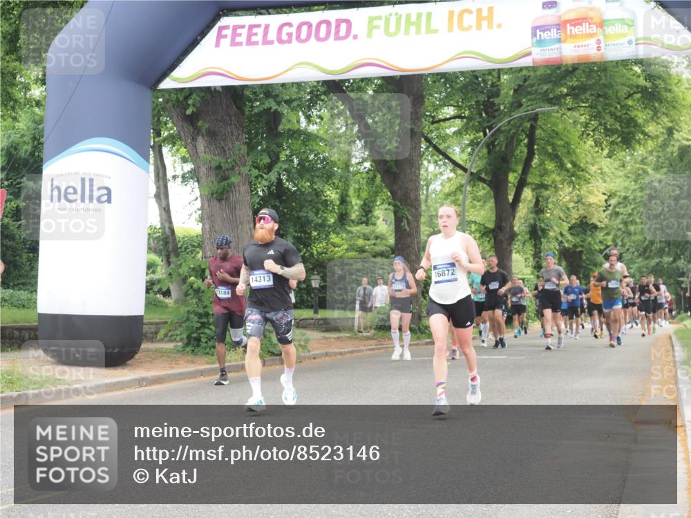 29.06.2025 - hella hamburg halbmarathon KatJ http://msf.ph/oto/8523146 29.06.2025 10:51:14 Zwischen KM18-KM19 5354, 5365, 8578 meine-sportfotos.de