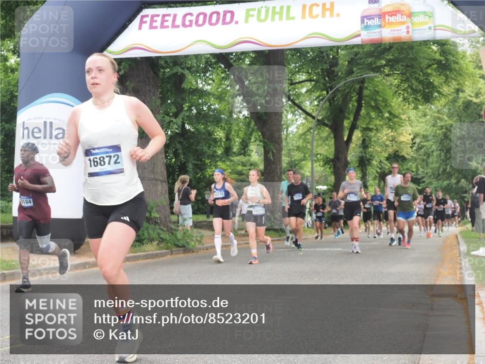 29.06.2025 - hella hamburg halbmarathon KatJ http://msf.ph/oto/8523201 29.06.2025 10:51:16 Zwischen KM18-KM19 5354, 5365 meine-sportfotos.de