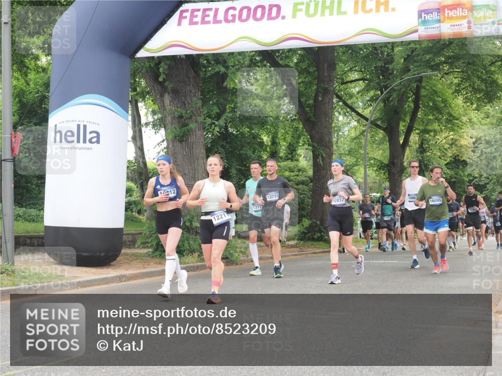 29.06.2025 - hella hamburg halbmarathon KatJ http://msf.ph/oto/8523209 29.06.2025 10:51:17 Zwischen KM18-KM19 5354, 5365 meine-sportfotos.de