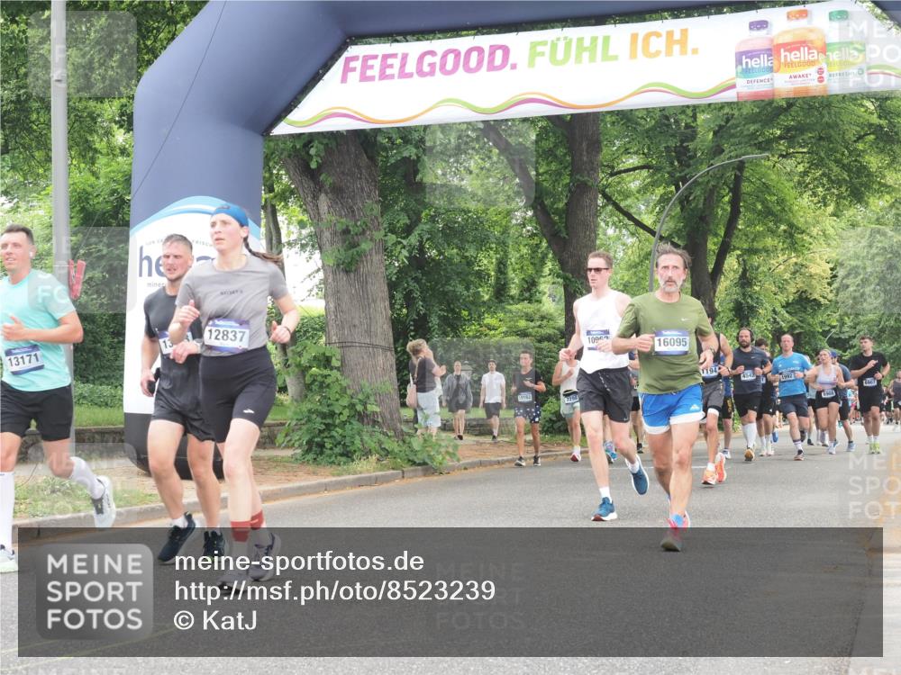 29.06.2025 - hella hamburg halbmarathon KatJ http://msf.ph/oto/8523239 29.06.2025 10:51:20 Zwischen KM18-KM19  meine-sportfotos.de