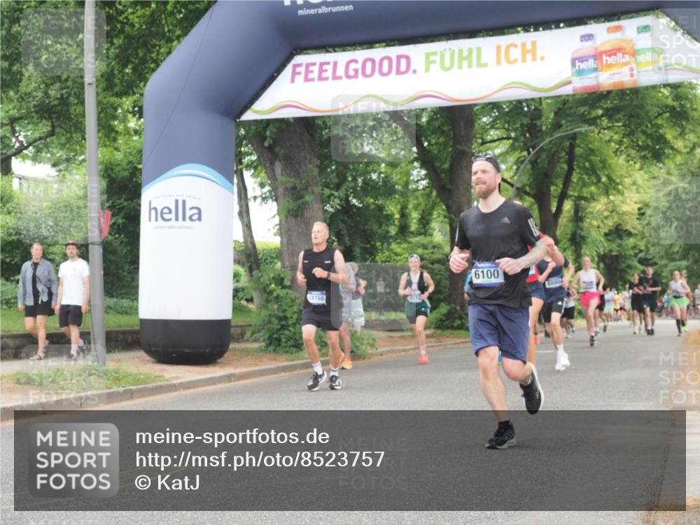 29.06.2025 - hella hamburg halbmarathon KatJ http://msf.ph/oto/8523757 29.06.2025 10:51:37 Zwischen KM18-KM19 1863, 3039, 3182, 3248, 6100, 7042 meine-sportfotos.de