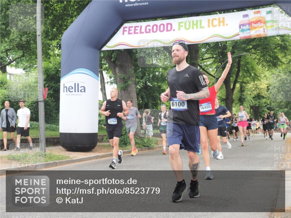 29.06.2025 - hella hamburg halbmarathon KatJ http://msf.ph/oto/8523779 29.06.2025 10:51:38 Zwischen KM18-KM19 1863, 3039, 3182, 3248, 6100, 6174 meine-sportfotos.de