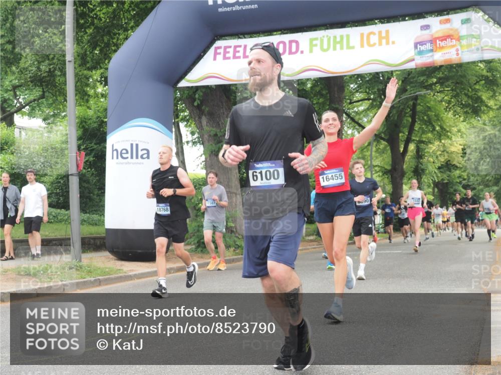 29.06.2025 - hella hamburg halbmarathon KatJ http://msf.ph/oto/8523790 29.06.2025 10:51:38 Zwischen KM18-KM19 1863, 3039, 3182, 3248, 6100, 6174 meine-sportfotos.de