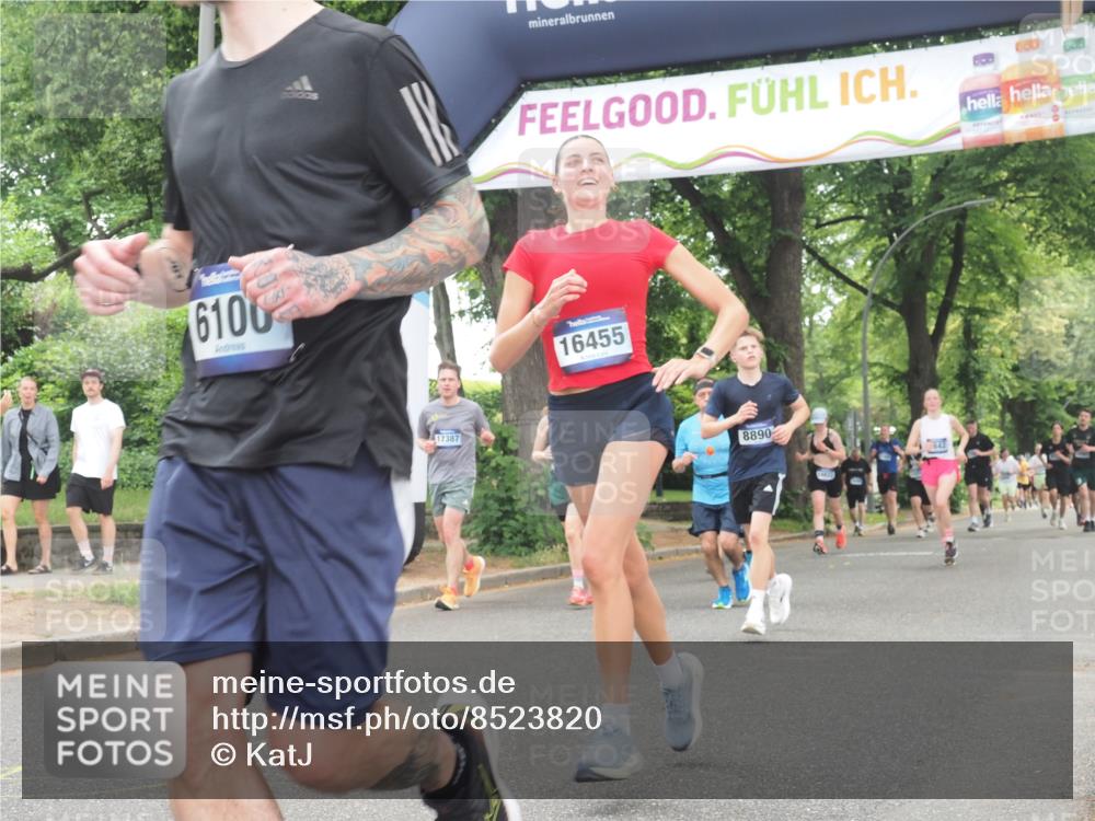 29.06.2025 - hella hamburg halbmarathon KatJ http://msf.ph/oto/8523820 29.06.2025 10:51:39 Zwischen KM18-KM19 1863, 3039, 3182, 3248, 6100, 6174 meine-sportfotos.de