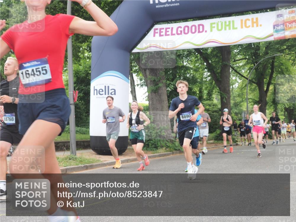29.06.2025 - hella hamburg halbmarathon KatJ http://msf.ph/oto/8523847 29.06.2025 10:51:39 Zwischen KM18-KM19 1863, 3039, 3182, 3248, 6100, 6174 meine-sportfotos.de