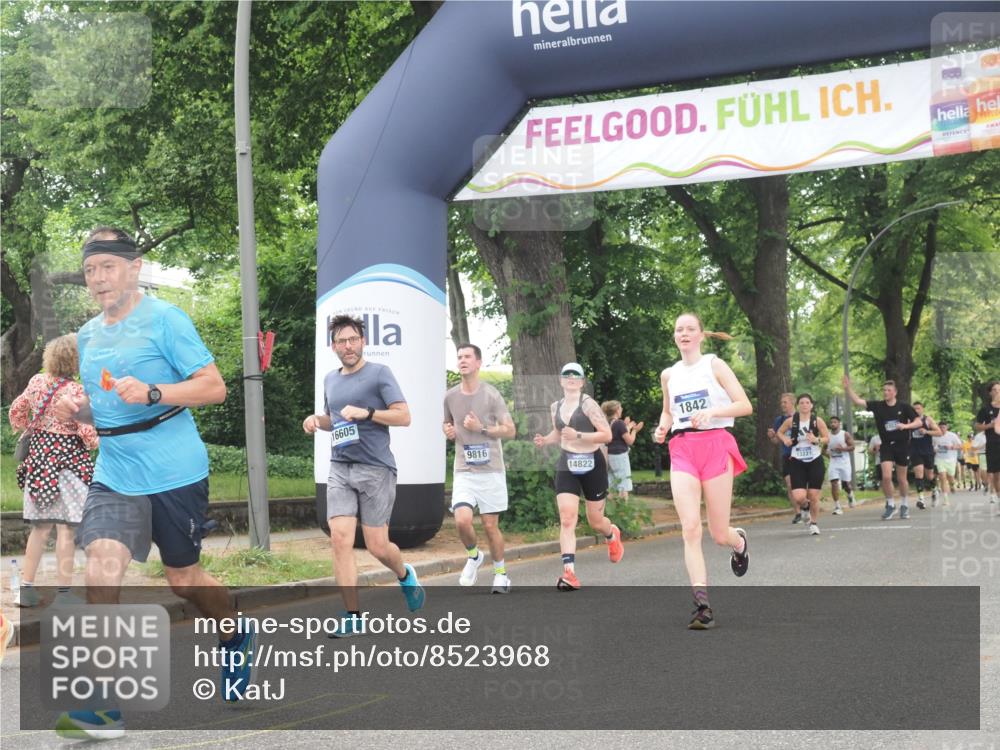 29.06.2025 - hella hamburg halbmarathon KatJ http://msf.ph/oto/8523968 29.06.2025 10:51:41 Zwischen KM18-KM19 1842, 3039, 3182, 3248, 6100, 6174 meine-sportfotos.de