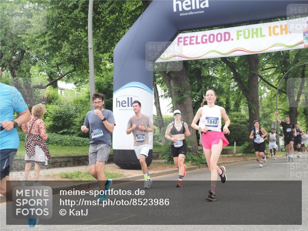 29.06.2025 - hella hamburg halbmarathon KatJ http://msf.ph/oto/8523986 29.06.2025 10:51:42 Zwischen KM18-KM19 1842, 3182, 3248, 6100, 6174 meine-sportfotos.de