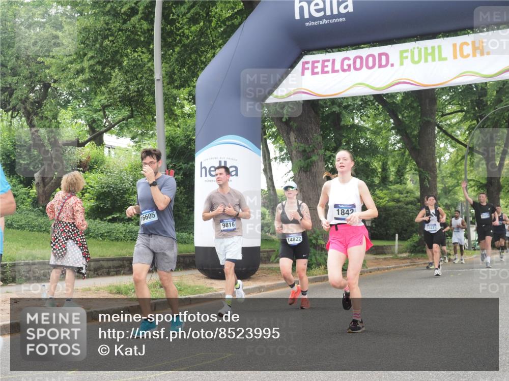 29.06.2025 - hella hamburg halbmarathon KatJ http://msf.ph/oto/8523995 29.06.2025 10:51:42 Zwischen KM18-KM19 1842, 3182, 3248, 6100, 6174 meine-sportfotos.de