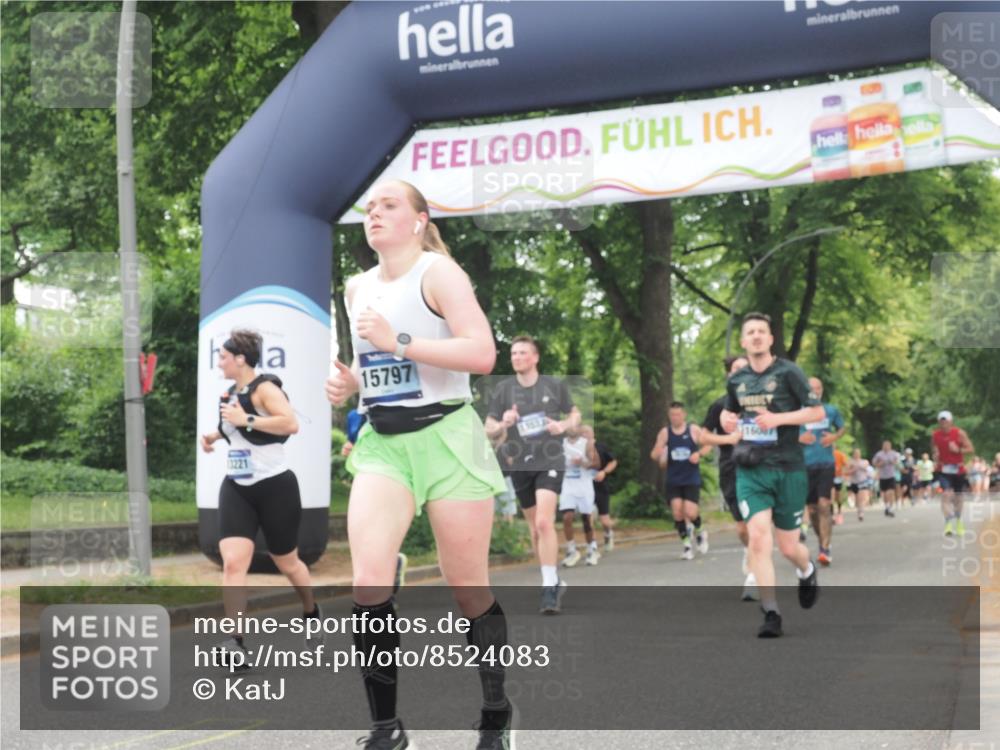 29.06.2025 - hella hamburg halbmarathon KatJ http://msf.ph/oto/8524083 29.06.2025 10:51:45 Zwischen KM18-KM19 1842, 6174, 6714 meine-sportfotos.de