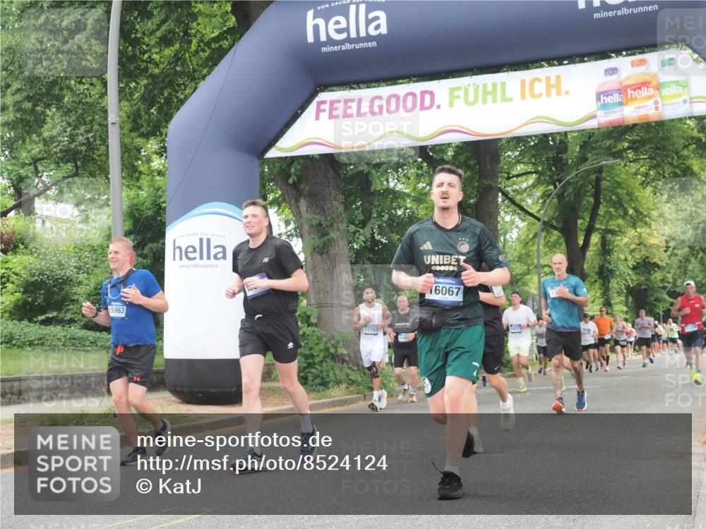 29.06.2025 - hella hamburg halbmarathon KatJ http://msf.ph/oto/8524124 29.06.2025 10:51:46 Zwischen KM18-KM19 1842, 6174, 6714 meine-sportfotos.de