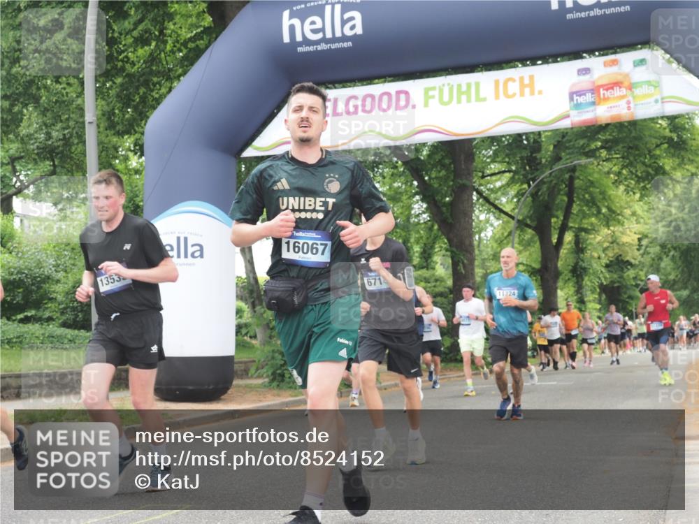 29.06.2025 - hella hamburg halbmarathon KatJ http://msf.ph/oto/8524152 29.06.2025 10:51:47 Zwischen KM18-KM19 1842, 6714 meine-sportfotos.de