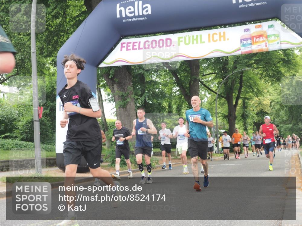 29.06.2025 - hella hamburg halbmarathon KatJ http://msf.ph/oto/8524174 29.06.2025 10:51:48 Zwischen KM18-KM19 1842, 2936, 6714 meine-sportfotos.de
