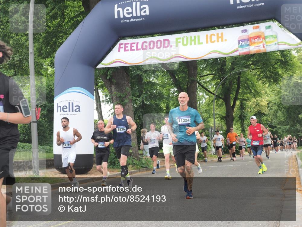 29.06.2025 - hella hamburg halbmarathon KatJ http://msf.ph/oto/8524193 29.06.2025 10:51:48 Zwischen KM18-KM19 1842, 2936, 6714 meine-sportfotos.de