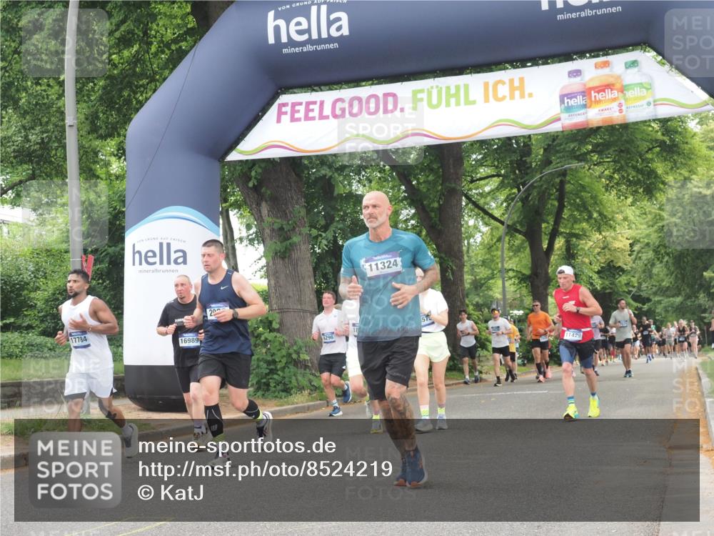 29.06.2025 - hella hamburg halbmarathon KatJ http://msf.ph/oto/8524219 29.06.2025 10:51:49 Zwischen KM18-KM19 2936, 6714 meine-sportfotos.de