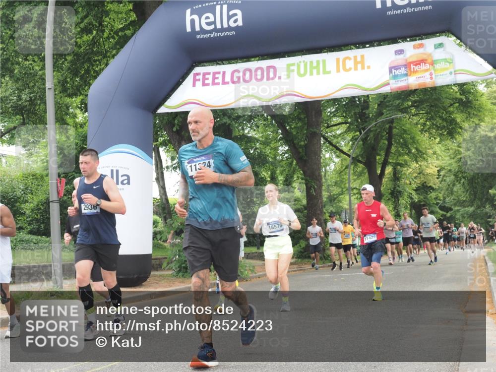 29.06.2025 - hella hamburg halbmarathon KatJ http://msf.ph/oto/8524223 29.06.2025 10:51:49 Zwischen KM18-KM19 2936, 6714 meine-sportfotos.de