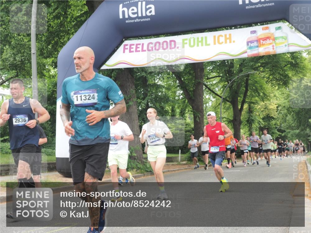 29.06.2025 - hella hamburg halbmarathon KatJ http://msf.ph/oto/8524242 29.06.2025 10:51:50 Zwischen KM18-KM19 2936, 6714 meine-sportfotos.de