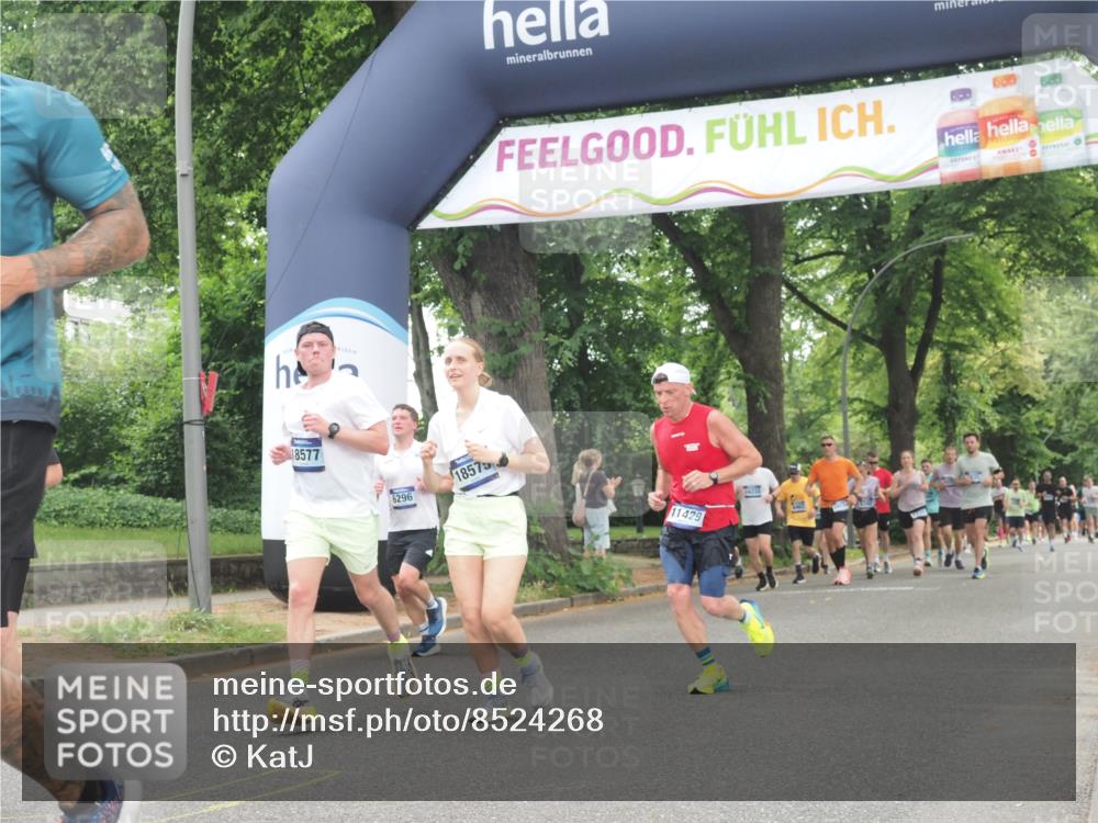 29.06.2025 - hella hamburg halbmarathon KatJ http://msf.ph/oto/8524268 29.06.2025 10:51:51 Zwischen KM18-KM19 2936, 6714 meine-sportfotos.de