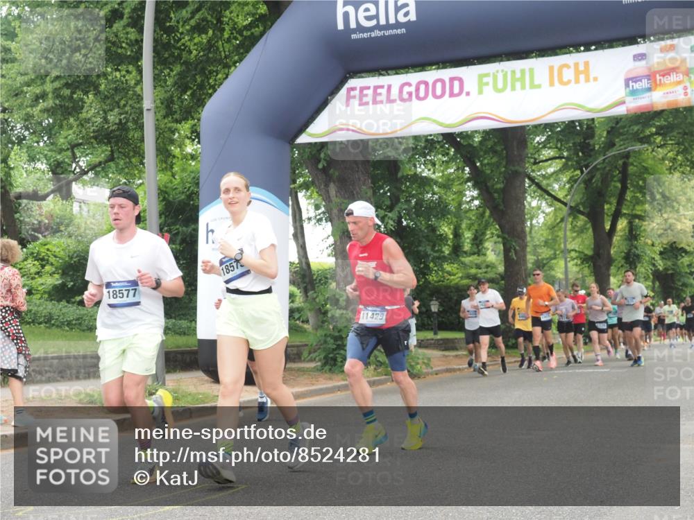 29.06.2025 - hella hamburg halbmarathon KatJ http://msf.ph/oto/8524281 29.06.2025 10:51:51 Zwischen KM18-KM19 2936, 6714 meine-sportfotos.de