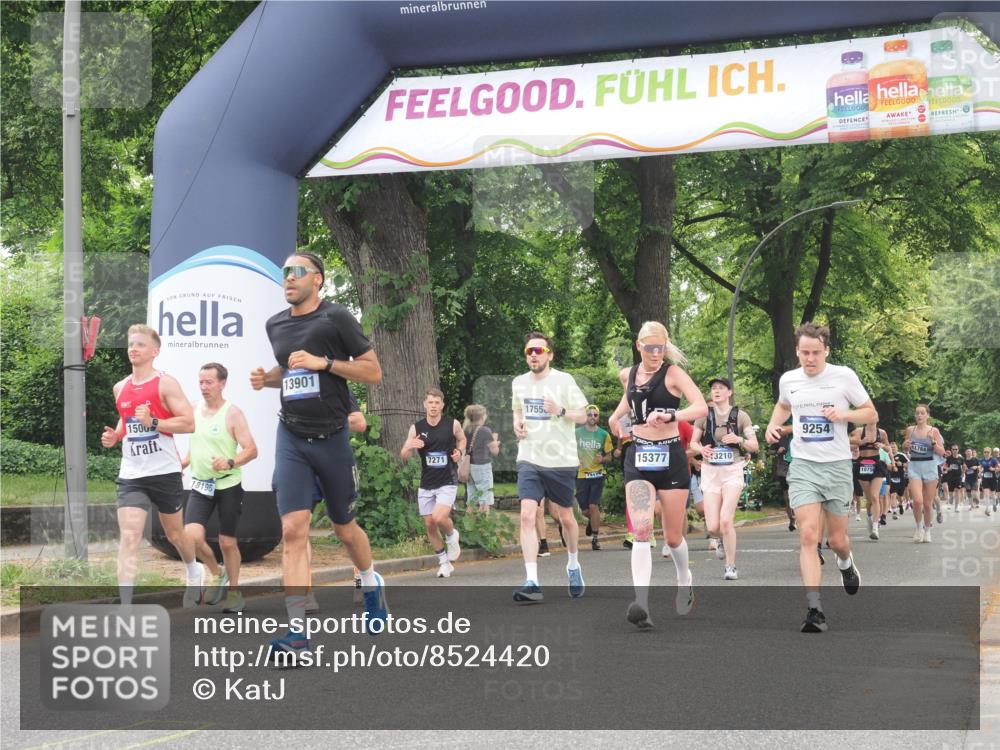 29.06.2025 - hella hamburg halbmarathon KatJ http://msf.ph/oto/8524420 29.06.2025 10:52:02 Zwischen KM18-KM19 1526, 4146, 4613, 7271, 7935 meine-sportfotos.de