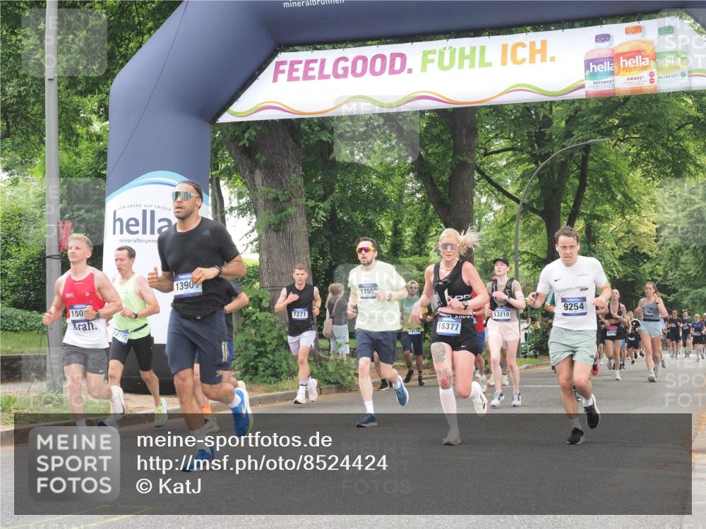 29.06.2025 - hella hamburg halbmarathon KatJ http://msf.ph/oto/8524424 29.06.2025 10:52:02 Zwischen KM18-KM19 1526, 4146, 4613, 7271, 7935 meine-sportfotos.de