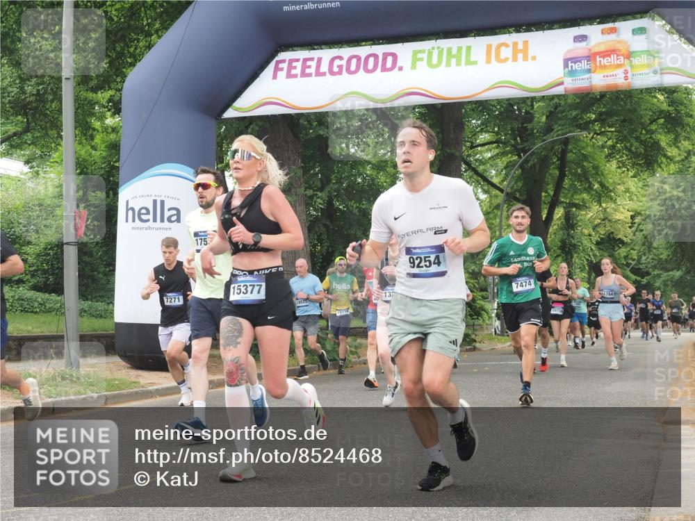 29.06.2025 - hella hamburg halbmarathon KatJ http://msf.ph/oto/8524468 29.06.2025 10:52:03 Zwischen KM18-KM19 4146, 4613, 7271, 7474 meine-sportfotos.de