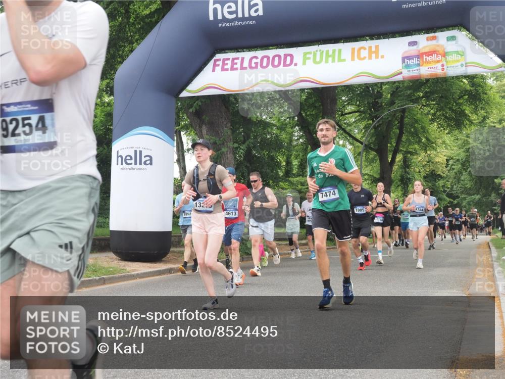 29.06.2025 - hella hamburg halbmarathon KatJ http://msf.ph/oto/8524495 29.06.2025 10:52:04 Zwischen KM18-KM19 1885, 4613, 7271, 7474 meine-sportfotos.de
