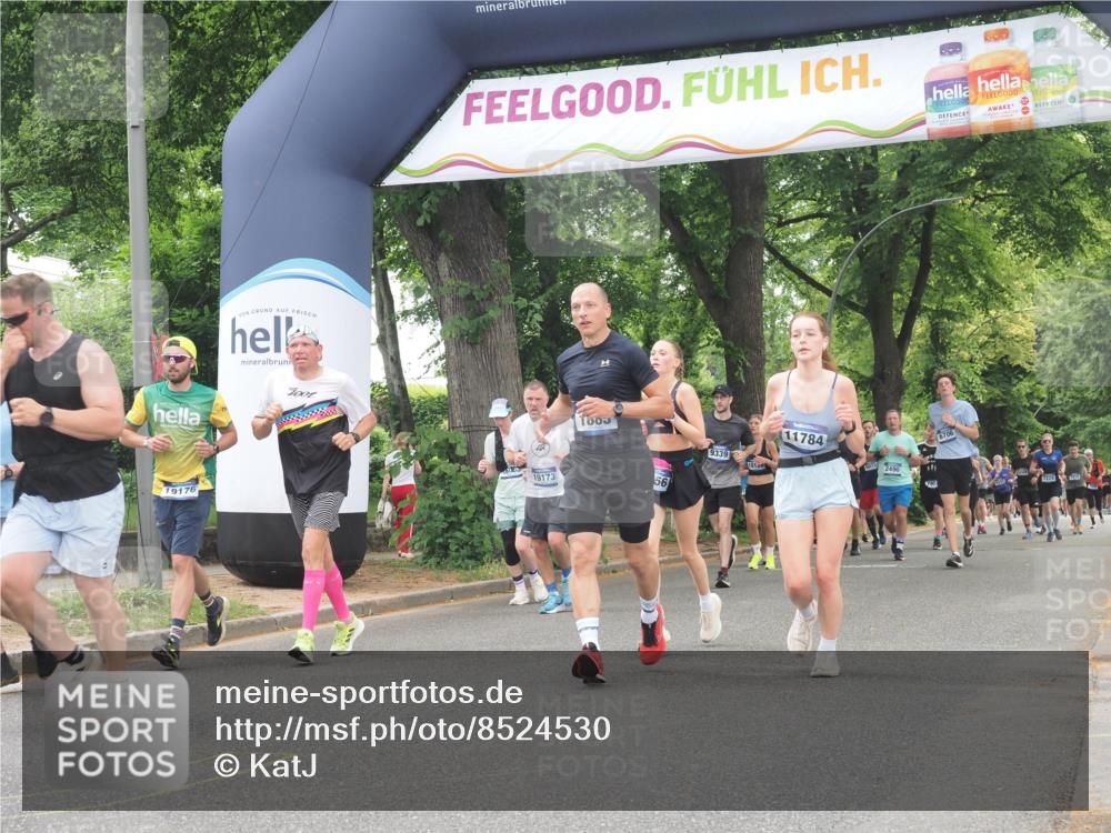 29.06.2025 - hella hamburg halbmarathon KatJ http://msf.ph/oto/8524530 29.06.2025 10:52:06 Zwischen KM18-KM19 1885, 4613, 7271, 7474 meine-sportfotos.de