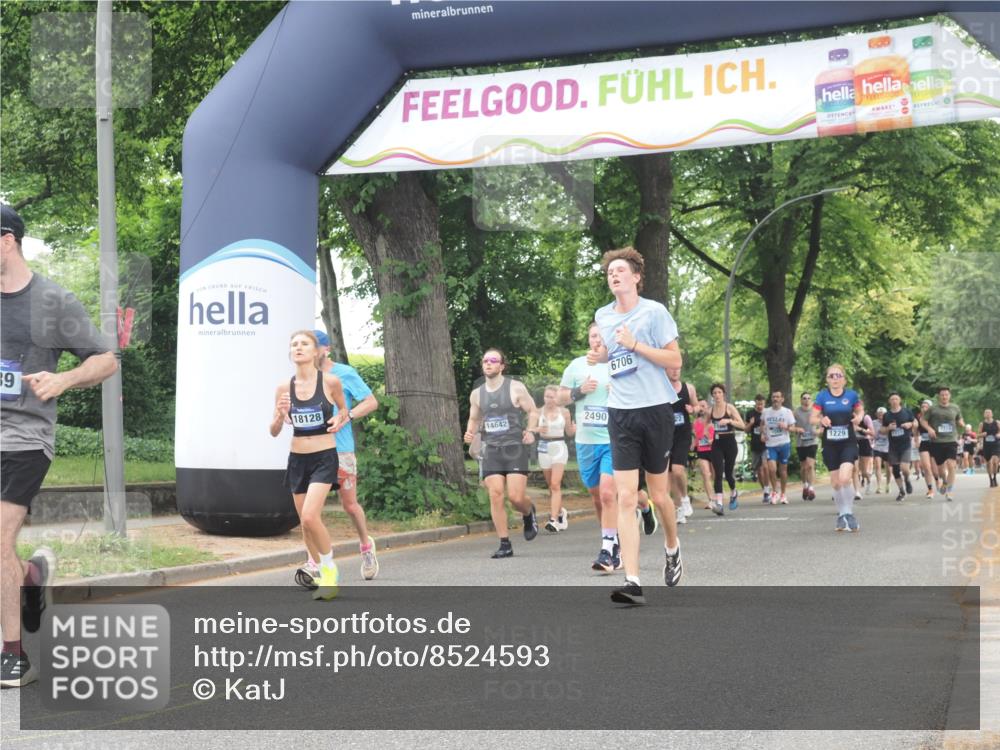29.06.2025 - hella hamburg halbmarathon KatJ http://msf.ph/oto/8524593 29.06.2025 10:52:10 Zwischen KM18-KM19 1885, 2490, 4613, 6706, 7474, 7907 meine-sportfotos.de