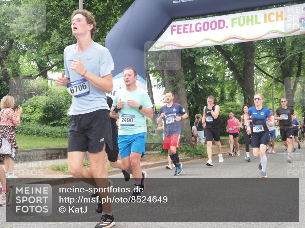 29.06.2025 - hella hamburg halbmarathon KatJ http://msf.ph/oto/8524649 29.06.2025 10:52:12 Zwischen KM18-KM19 1186, 1229, 1885, 2490, 5073, 6706, 7907 meine-sportfotos.de