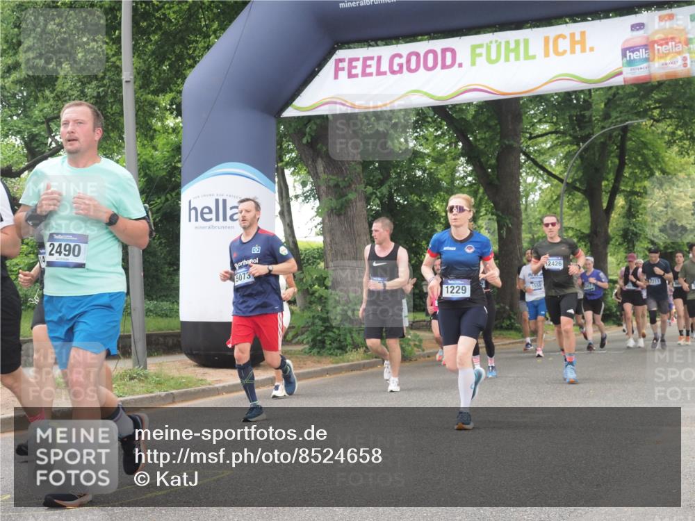 29.06.2025 - hella hamburg halbmarathon KatJ http://msf.ph/oto/8524658 29.06.2025 10:52:13 Zwischen KM18-KM19 1186, 1229, 2136, 2490, 5073, 6706, 7907 meine-sportfotos.de