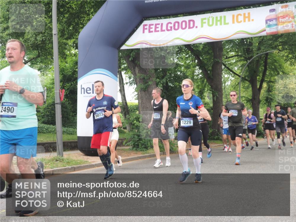 29.06.2025 - hella hamburg halbmarathon KatJ http://msf.ph/oto/8524664 29.06.2025 10:52:13 Zwischen KM18-KM19 1186, 1229, 2136, 2490, 5073, 6706, 7907 meine-sportfotos.de