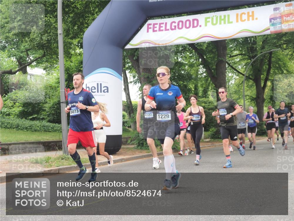 29.06.2025 - hella hamburg halbmarathon KatJ http://msf.ph/oto/8524674 29.06.2025 10:52:13 Zwischen KM18-KM19 1186, 1229, 2136, 2490, 5073, 6706, 7907 meine-sportfotos.de