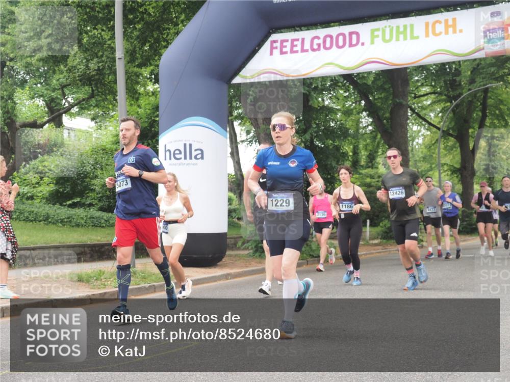 29.06.2025 - hella hamburg halbmarathon KatJ http://msf.ph/oto/8524680 29.06.2025 10:52:13 Zwischen KM18-KM19 1186, 1229, 2136, 2490, 5073, 6706, 7907 meine-sportfotos.de