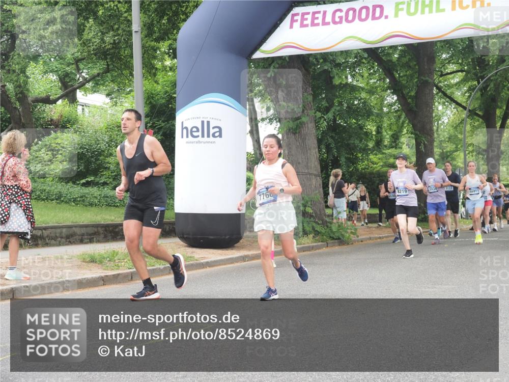 29.06.2025 - hella hamburg halbmarathon KatJ http://msf.ph/oto/8524869 29.06.2025 10:52:24 Zwischen KM18-KM19 1062, 1559, 3328, 7760, 7888, 8171, 8219 meine-sportfotos.de