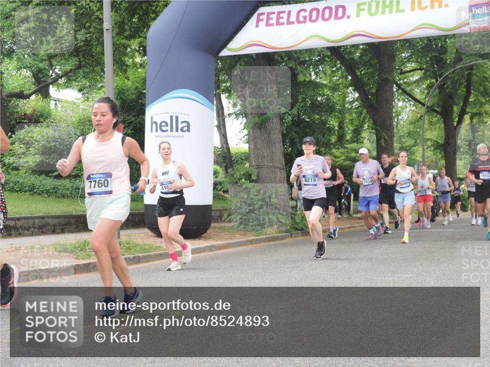 29.06.2025 - hella hamburg halbmarathon KatJ http://msf.ph/oto/8524893 29.06.2025 10:52:25 Zwischen KM18-KM19 1062, 3328, 7760, 8171, 8219 meine-sportfotos.de