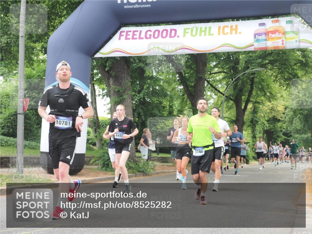 29.06.2025 - hella hamburg halbmarathon KatJ http://msf.ph/oto/8525282 29.06.2025 10:52:41 Zwischen KM18-KM19 3578, 3746, 4488 meine-sportfotos.de