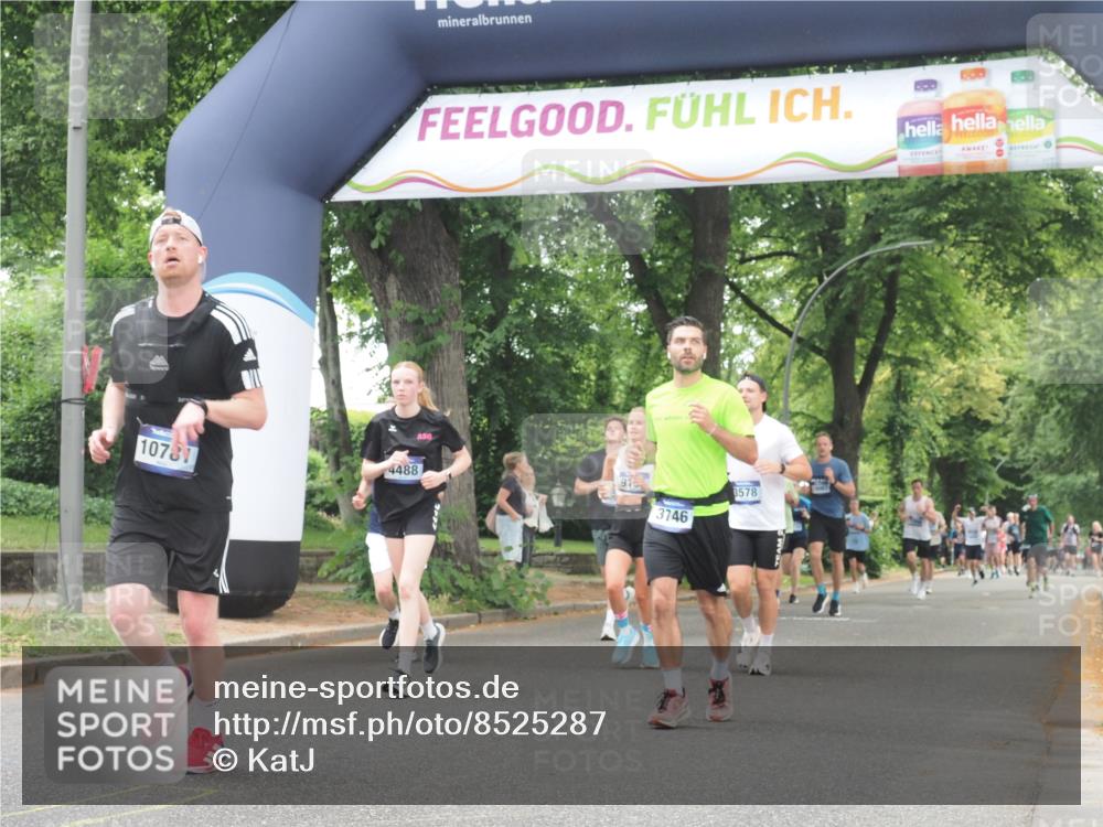 29.06.2025 - hella hamburg halbmarathon KatJ http://msf.ph/oto/8525287 29.06.2025 10:52:42 Zwischen KM18-KM19 3578, 3746, 4488 meine-sportfotos.de