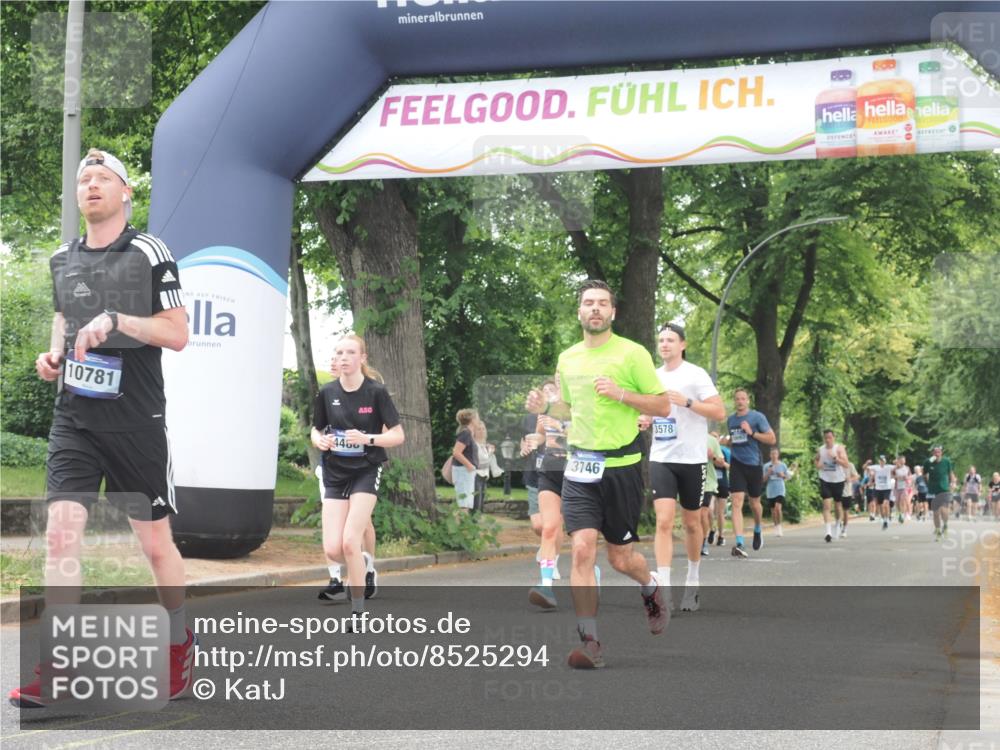 29.06.2025 - hella hamburg halbmarathon KatJ http://msf.ph/oto/8525294 29.06.2025 10:52:42 Zwischen KM18-KM19 3578, 3746, 4488 meine-sportfotos.de