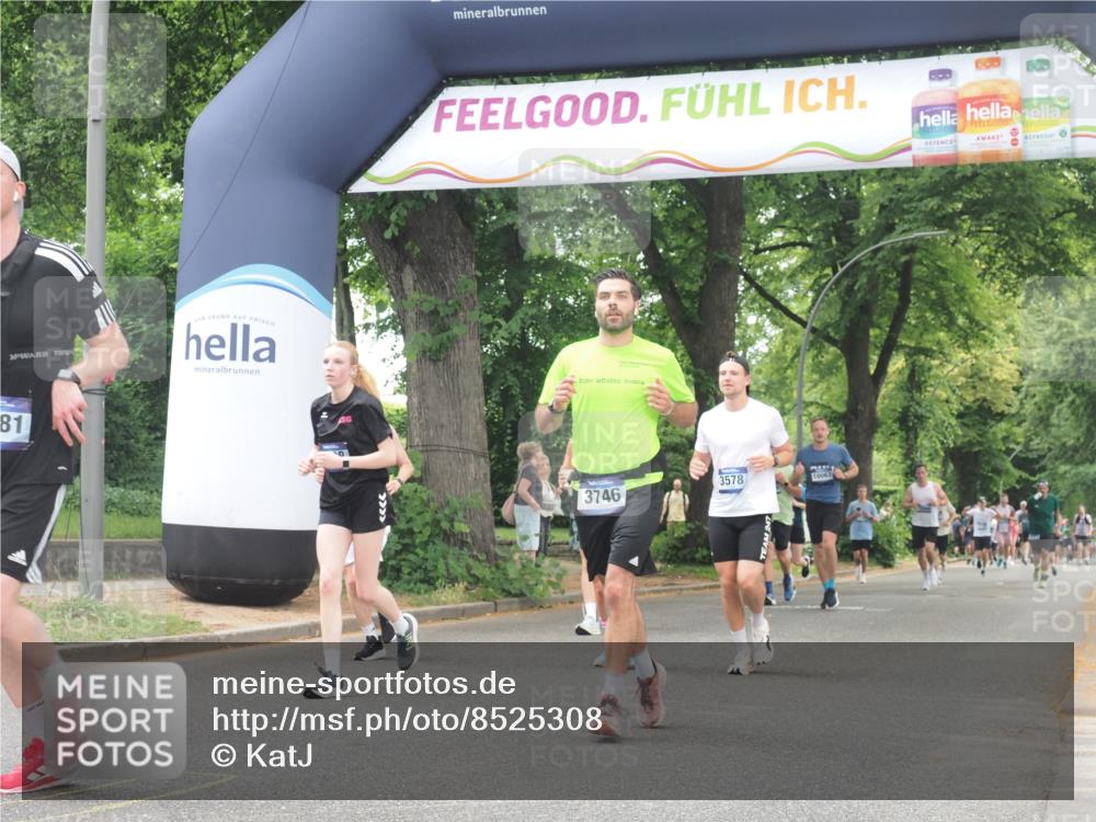 29.06.2025 - hella hamburg halbmarathon KatJ http://msf.ph/oto/8525308 29.06.2025 10:52:42 Zwischen KM18-KM19 3578, 3746, 4488 meine-sportfotos.de