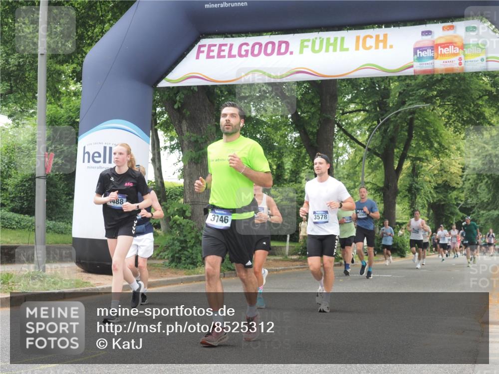 29.06.2025 - hella hamburg halbmarathon KatJ http://msf.ph/oto/8525312 29.06.2025 10:52:42 Zwischen KM18-KM19 3578, 3746, 4488 meine-sportfotos.de