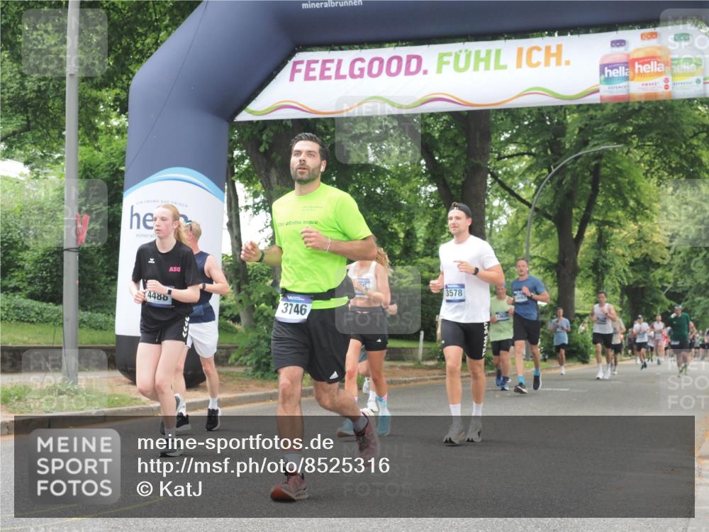 29.06.2025 - hella hamburg halbmarathon KatJ http://msf.ph/oto/8525316 29.06.2025 10:52:42 Zwischen KM18-KM19 3578, 3746, 4488 meine-sportfotos.de