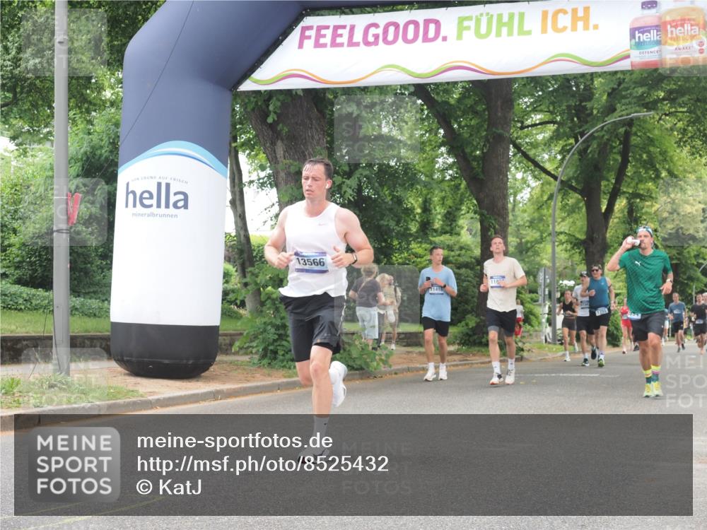 29.06.2025 - hella hamburg halbmarathon KatJ http://msf.ph/oto/8525432 29.06.2025 10:52:48 Zwischen KM18-KM19 3578, 6572 meine-sportfotos.de