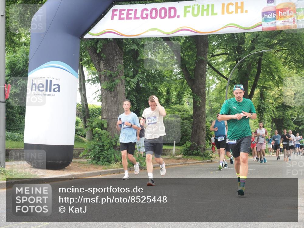 29.06.2025 - hella hamburg halbmarathon KatJ http://msf.ph/oto/8525448 29.06.2025 10:52:50 Zwischen KM18-KM19 3994, 6572 meine-sportfotos.de