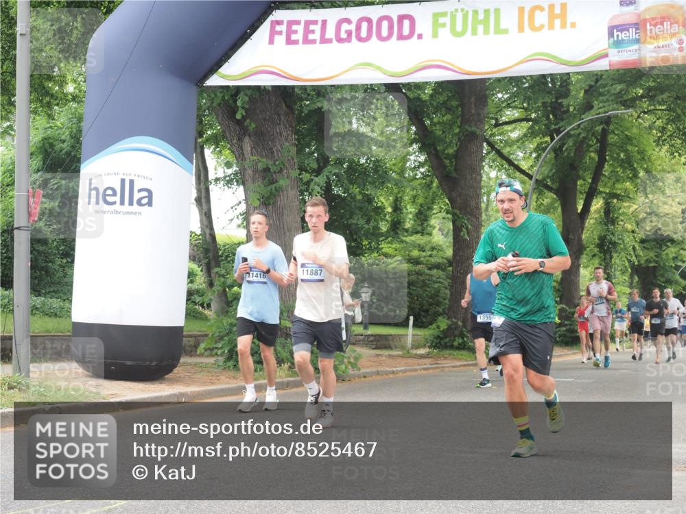 29.06.2025 - hella hamburg halbmarathon KatJ http://msf.ph/oto/8525467 29.06.2025 10:52:50 Zwischen KM18-KM19 3994, 6572 meine-sportfotos.de