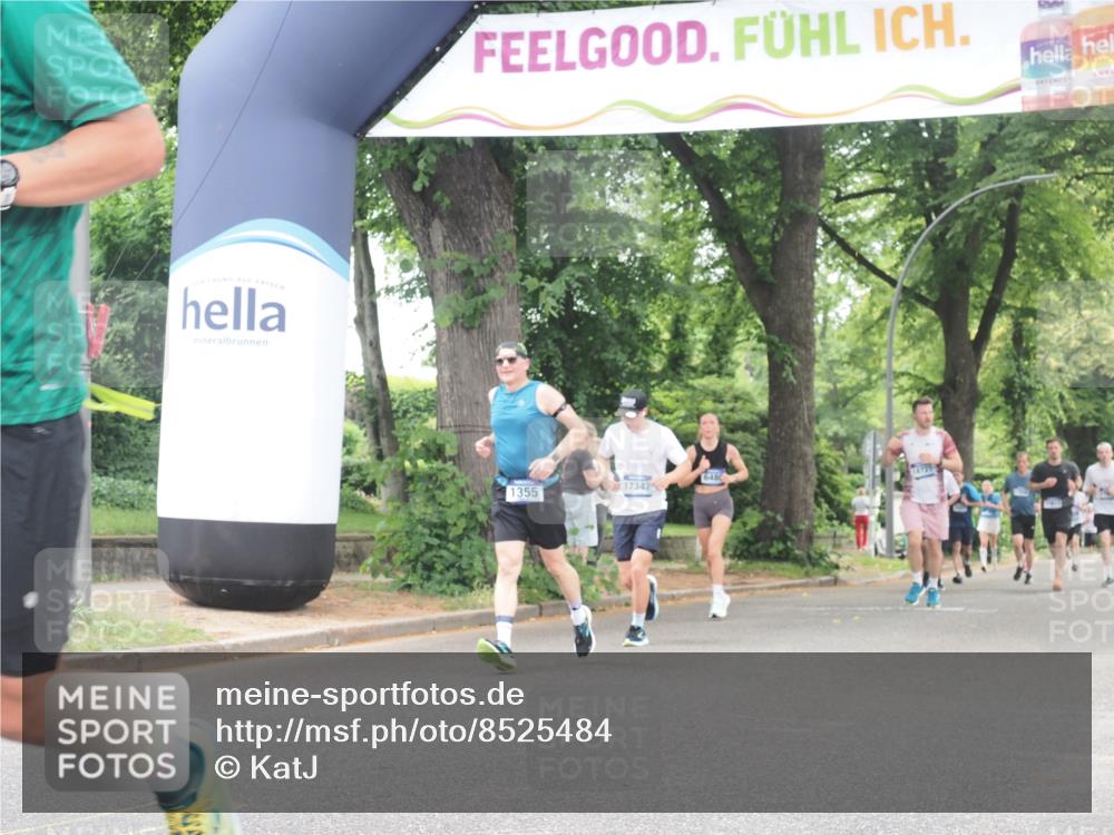 29.06.2025 - hella hamburg halbmarathon KatJ http://msf.ph/oto/8525484 29.06.2025 10:52:52 Zwischen KM18-KM19 1355, 3994 meine-sportfotos.de