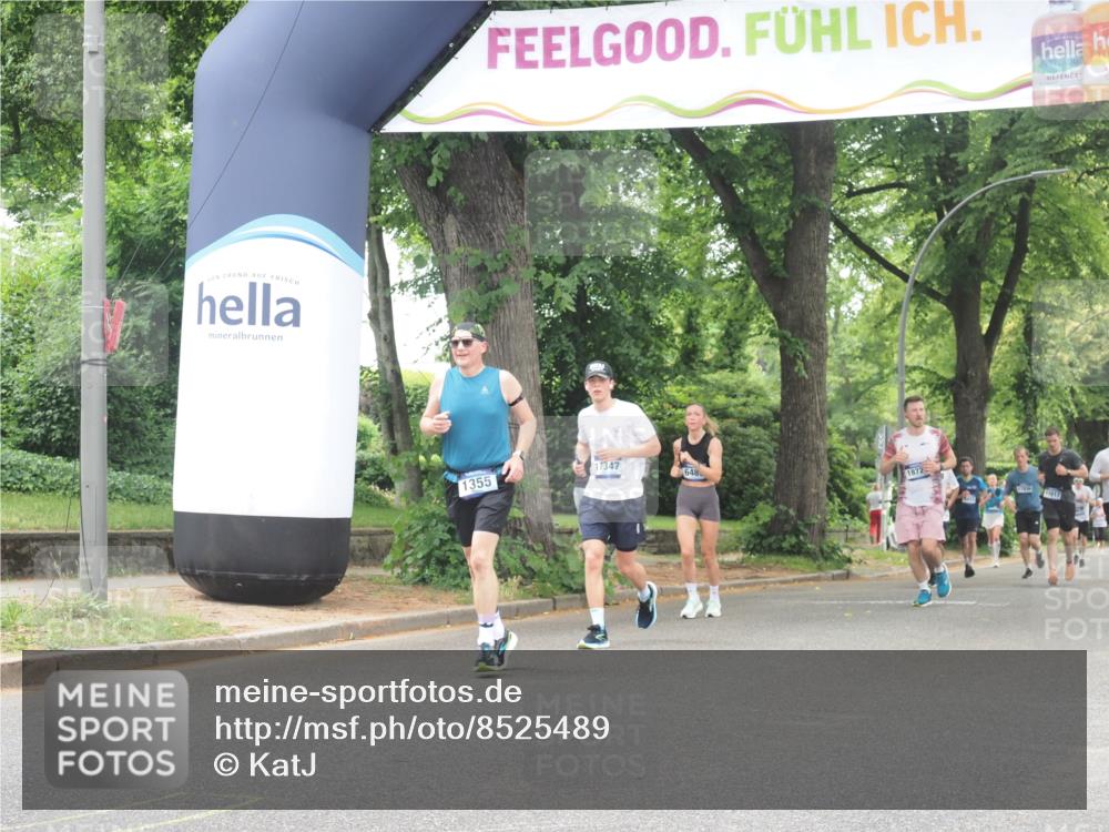 29.06.2025 - hella hamburg halbmarathon KatJ http://msf.ph/oto/8525489 29.06.2025 10:52:53 Zwischen KM18-KM19 1355, 3994 meine-sportfotos.de